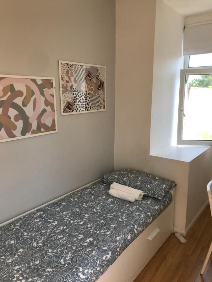 Single Bedrooms With Wifi And Underbed 10 Londra Dış mekan fotoğraf