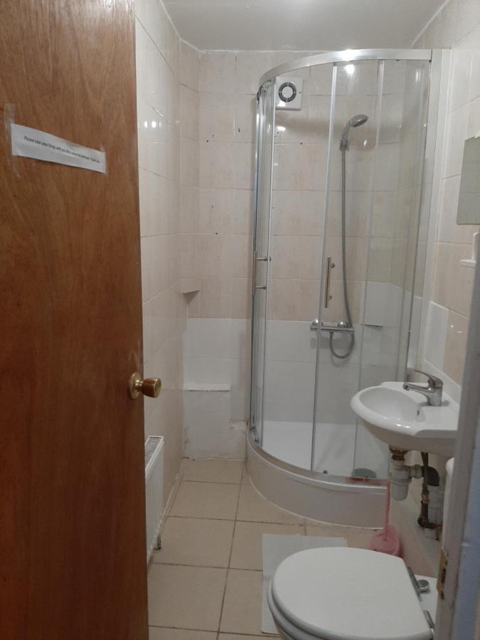 Single Bedrooms With Wifi And Underbed 10 Londra Dış mekan fotoğraf