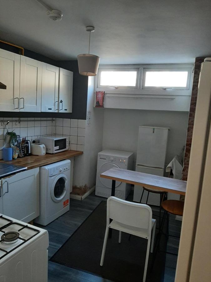 Single Bedrooms With Wifi And Underbed 10 Londra Dış mekan fotoğraf